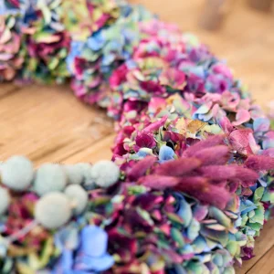 Landpartie-Gut-Barbarastein-–-Impression-mit-Blumenkranz