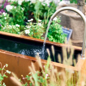 Landpartie-Gut-Barbarastein-–-Impression-mit-kleinem-Wasserspiel
